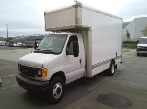 Camion usagé avec fourgon 2007 17 pi à vendre