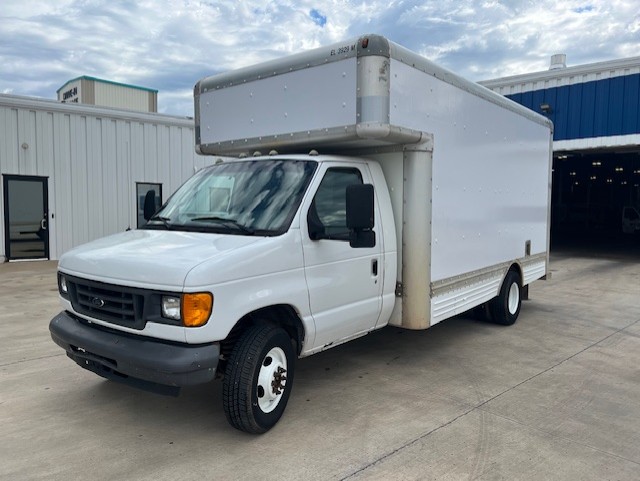Used 2007 17 ' Box Truck for sale