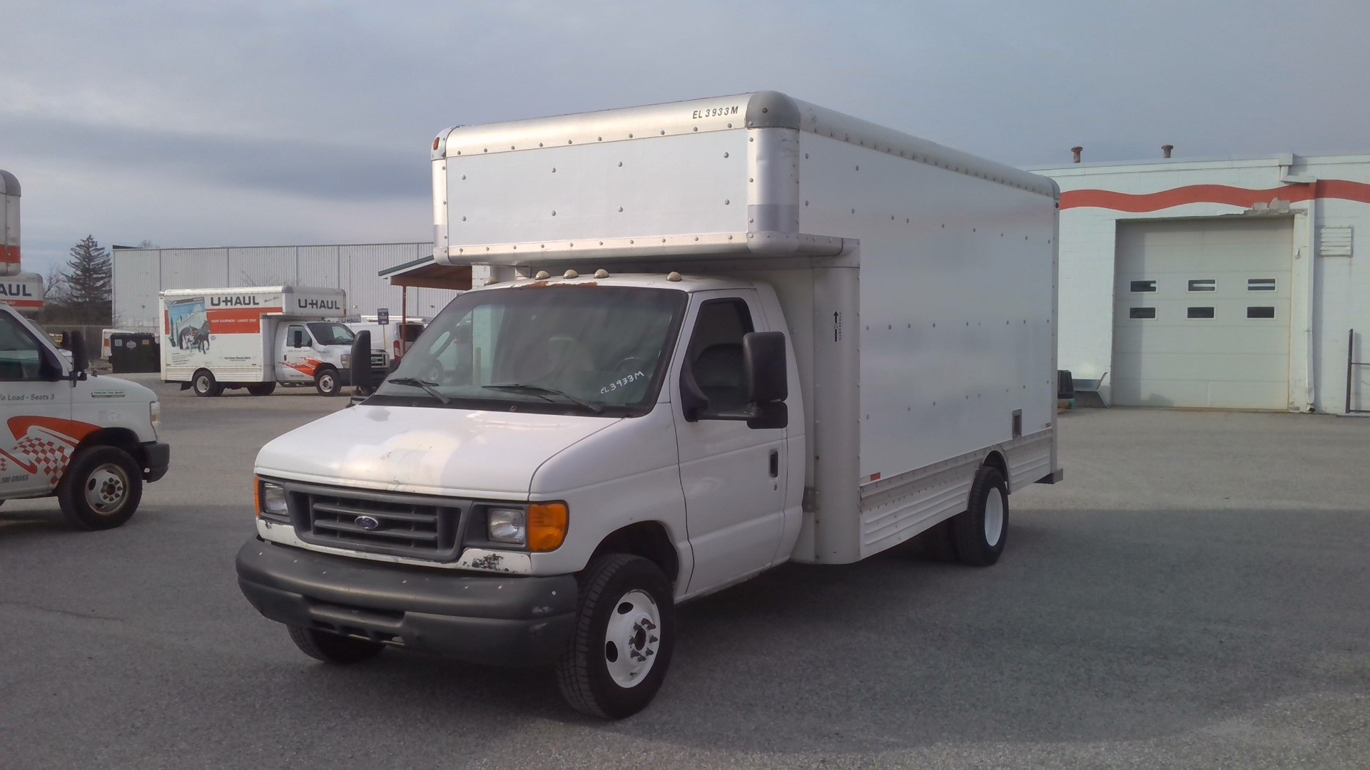 Camión con caja de 200717 ft usado a la venta