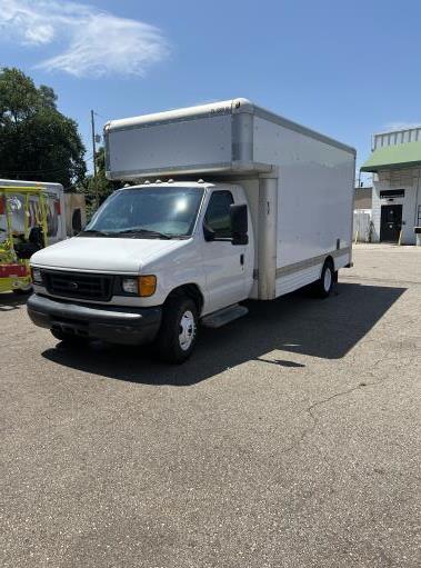 Used 2007 17 ' Box Truck for sale