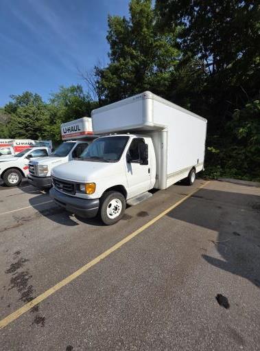 Camión con caja de 200717 ft usado a la venta
