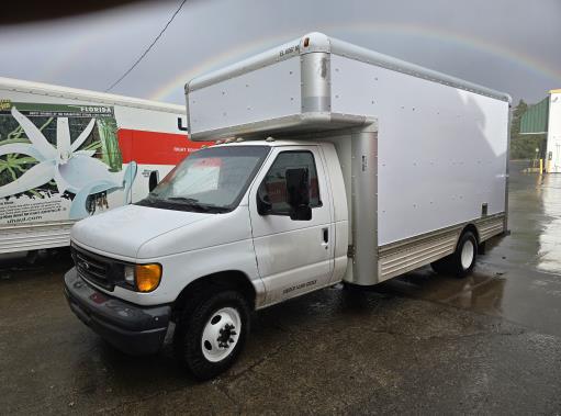 Camion usagé avec fourgon 2007 17 pi à vendre