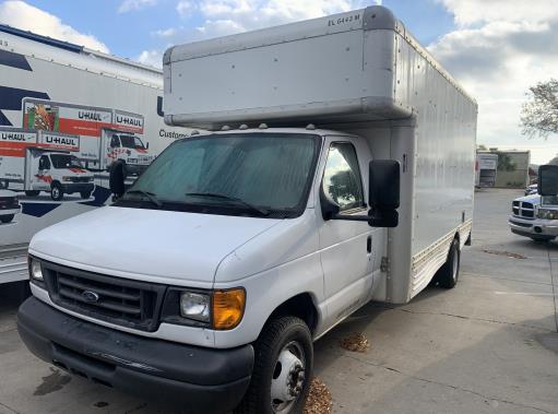 Camion usagé avec fourgon 2007 17 pi à vendre