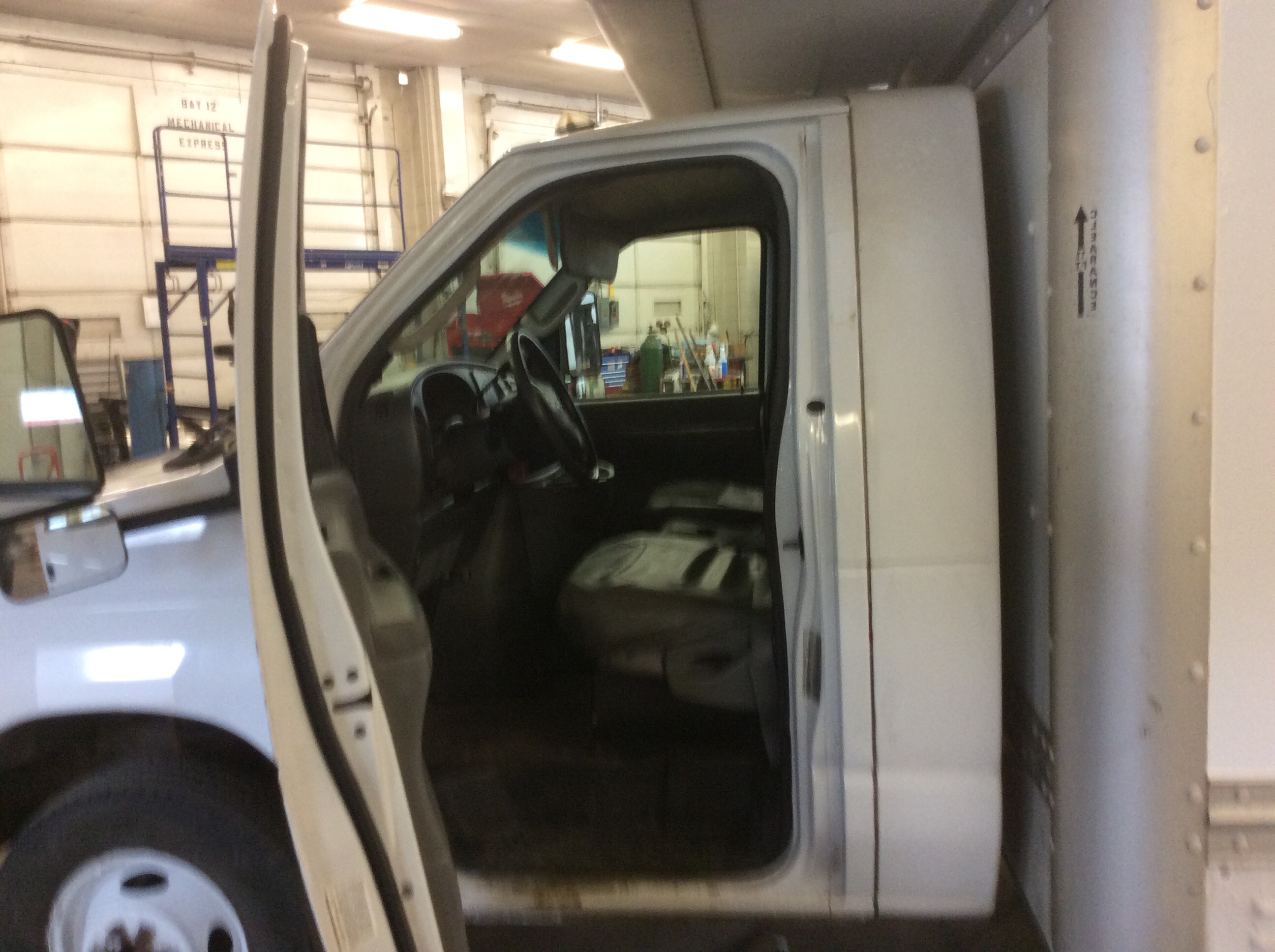 15' Uhaul Truck Interior - 1h9wzci