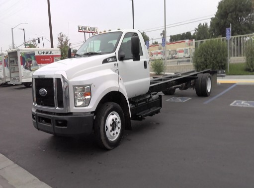 Used 2016 26 ' Cab and Chassis for sale