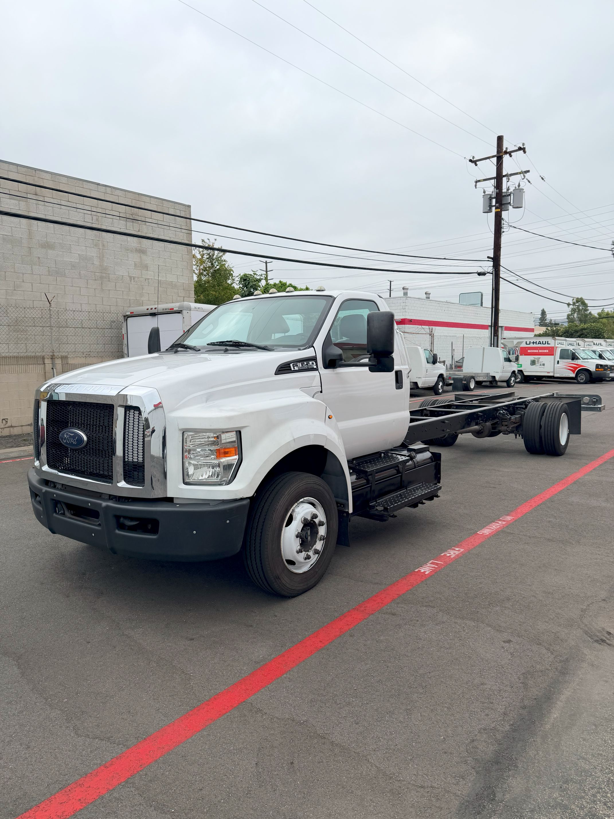 Used 2016 26 ' Cab and Chassis for sale
