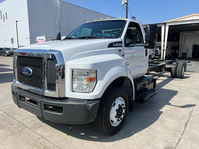 Used 2016 26 ' Cab and Chassis for sale