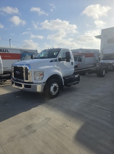 Used 2016 26 ' Cab and Chassis for sale