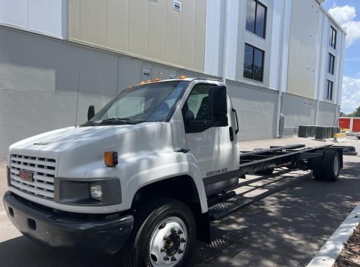 Used 2006 26 ' Cab and Chassis for sale