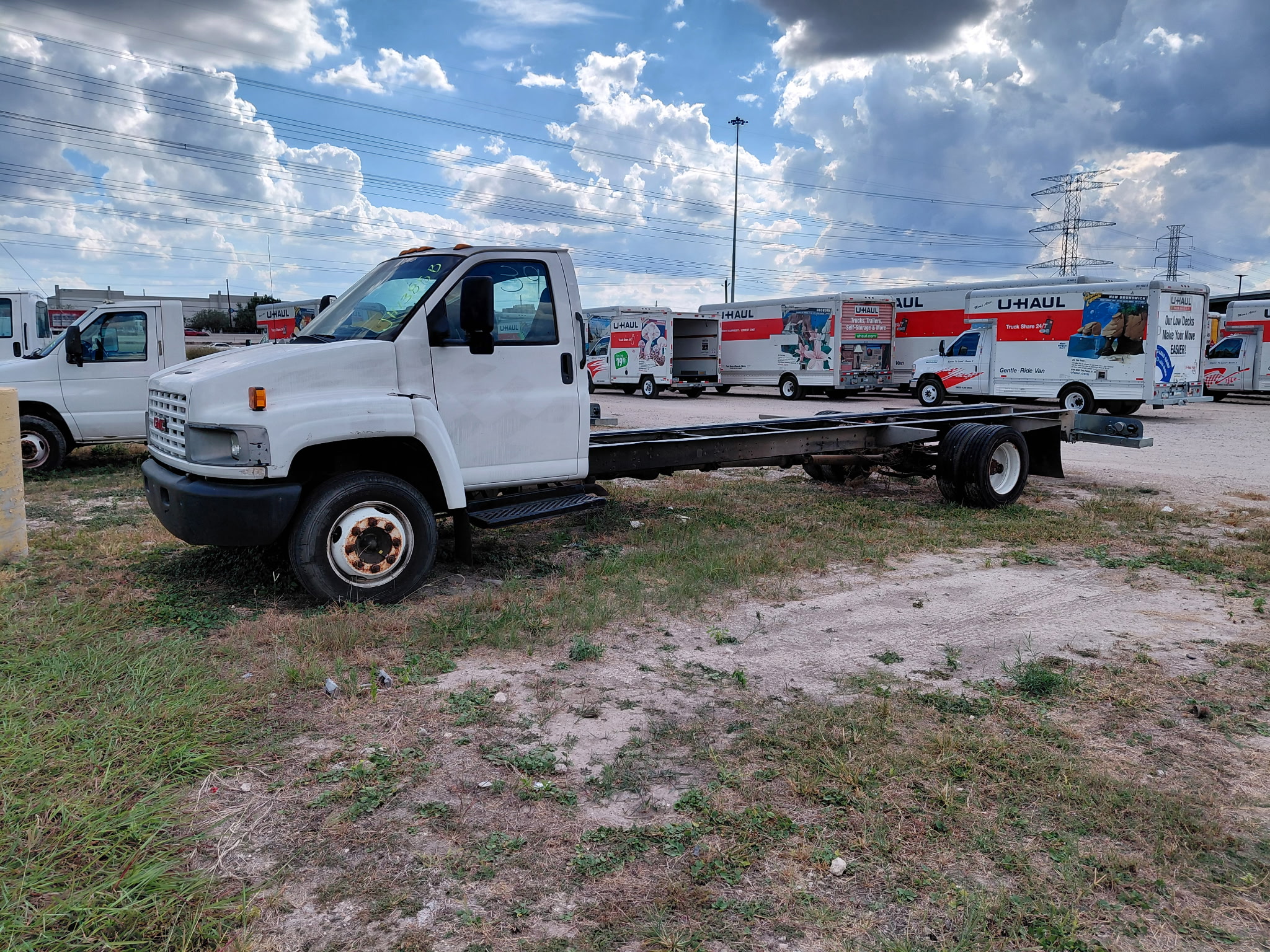 Used 2008 26 ' Cab and Chassis for sale