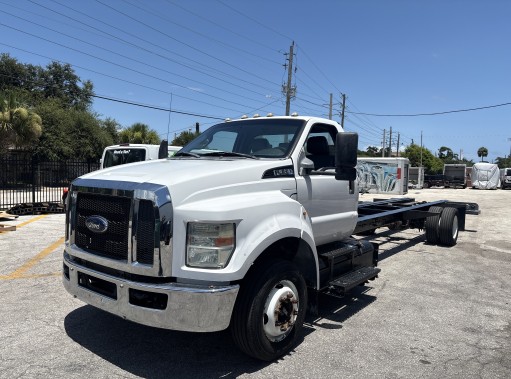 Used 2016 26 ' Cab and Chassis for sale