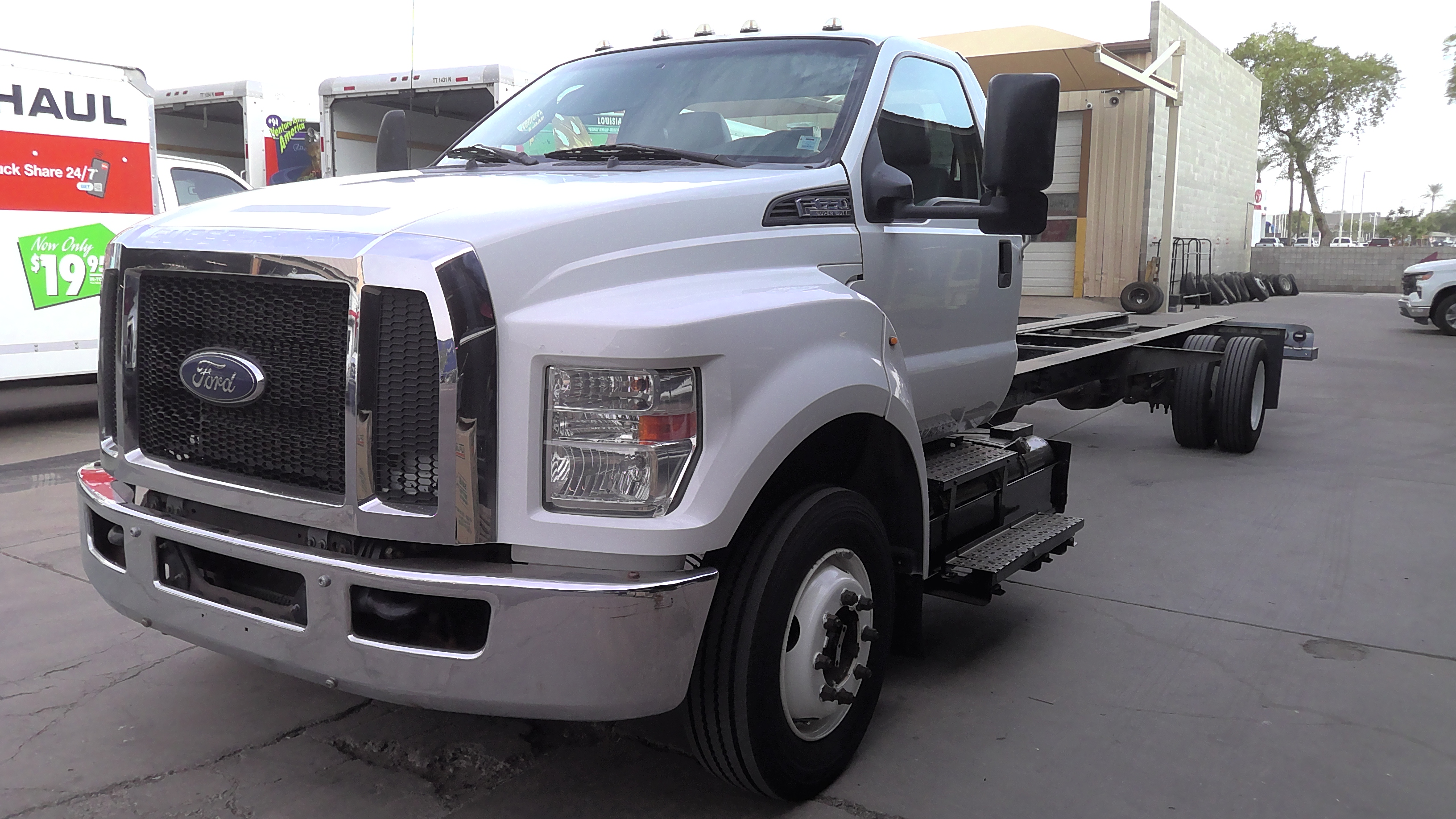 Used 2016 26 ' Cab and Chassis for sale