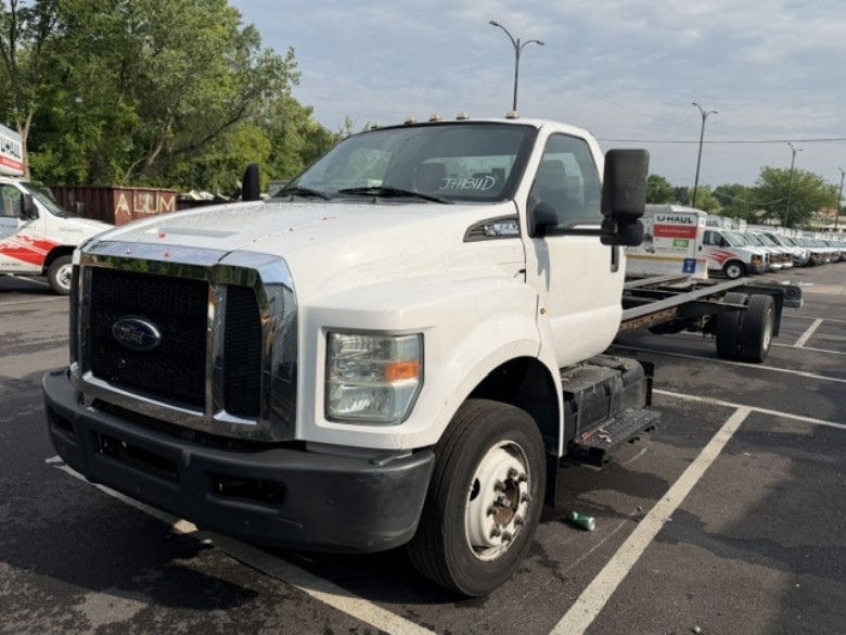 Used 2016 26 ' Cab and Chassis for sale