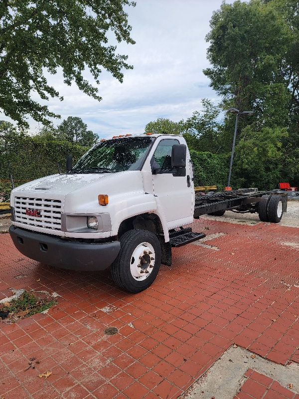 Used 2008 26 ' Cab and Chassis for sale