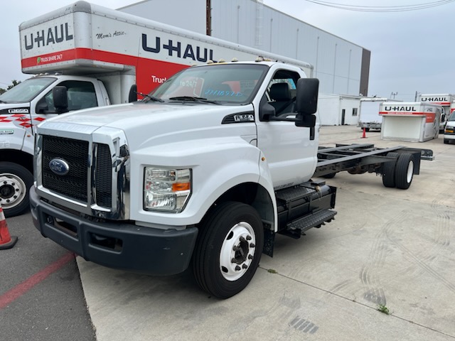 Used 2016 26 ' Cab and Chassis for sale