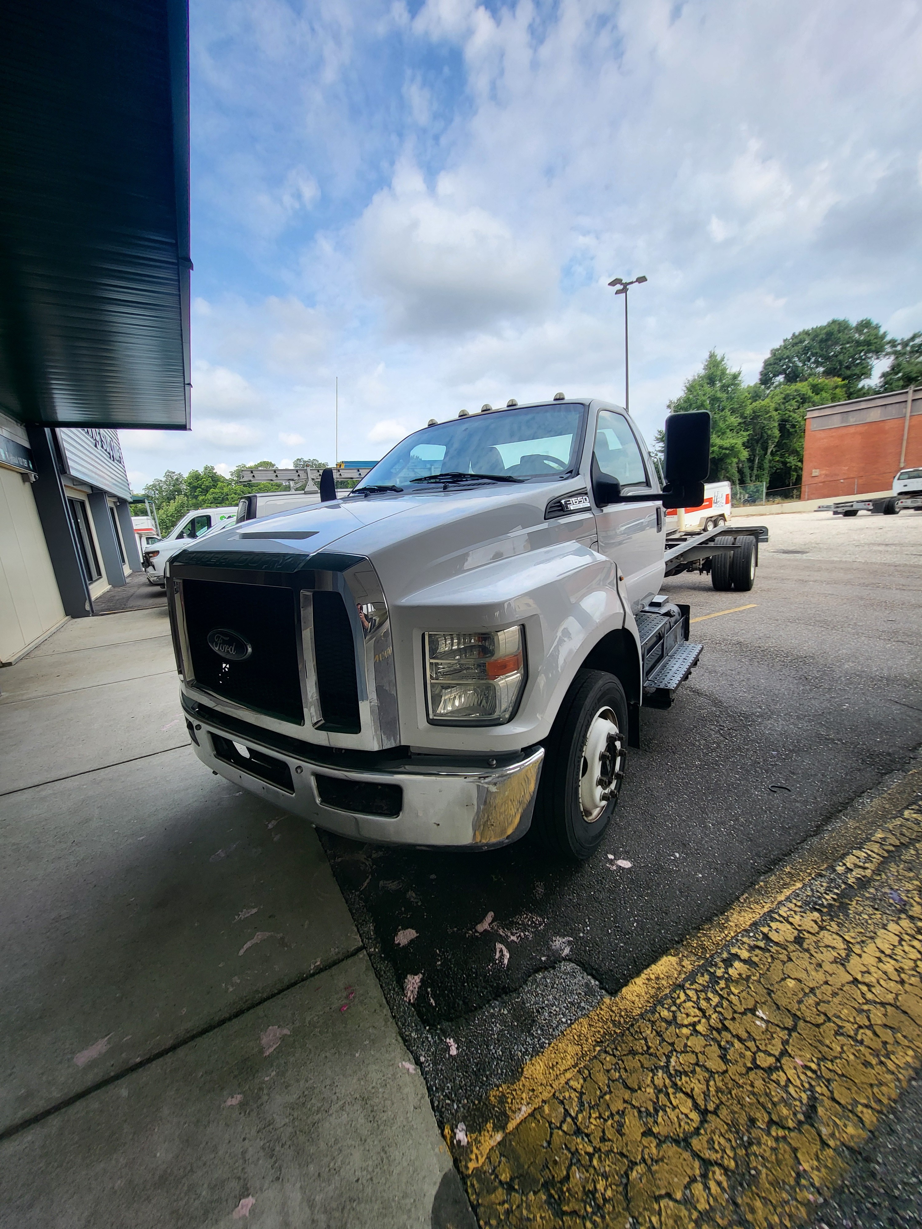 Used 2016 26 ' Cab and Chassis for sale