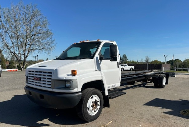 Used 2006 26 ' Cab and Chassis for sale