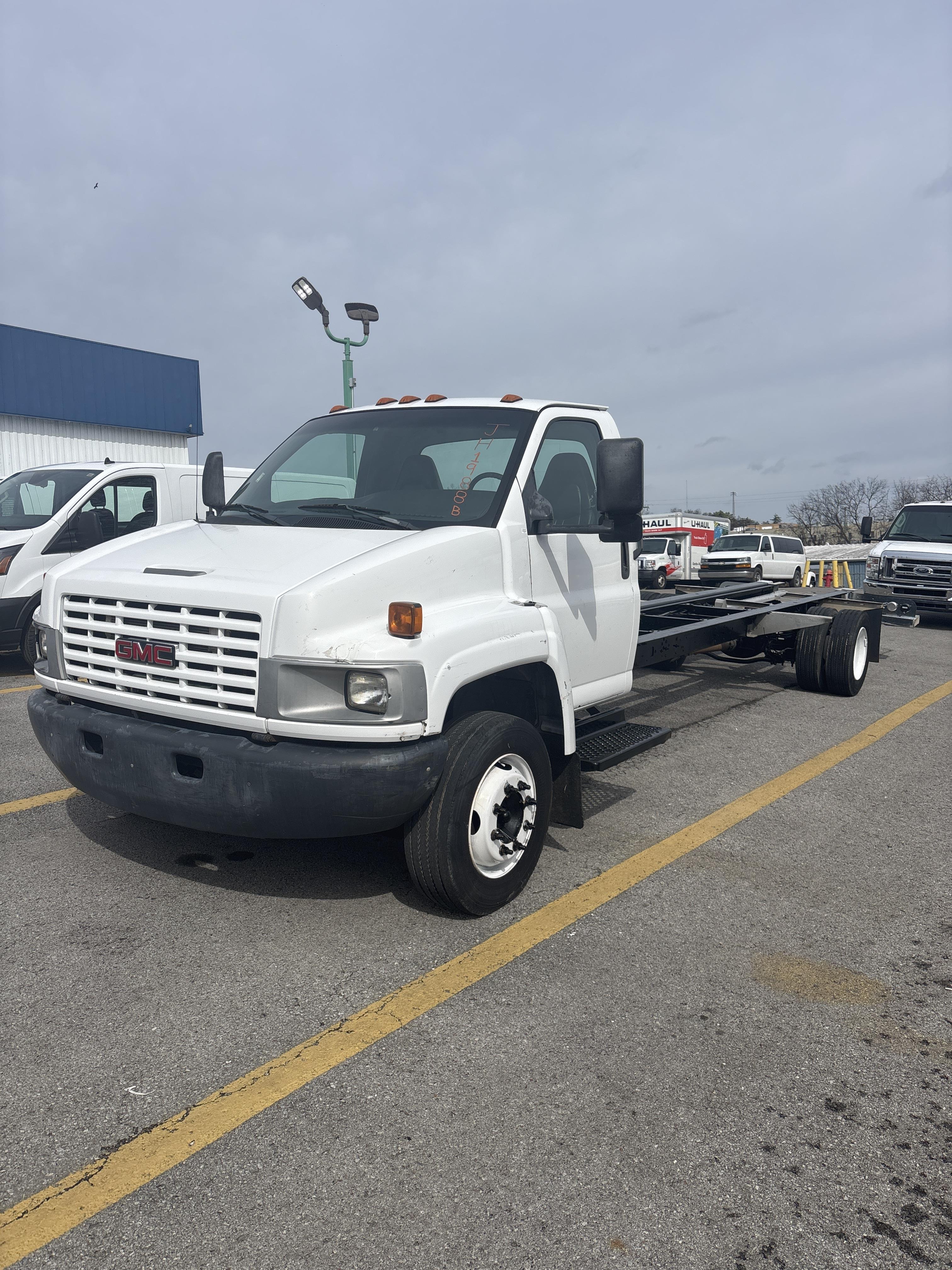 Used 2008 26 ' Cab and Chassis for sale