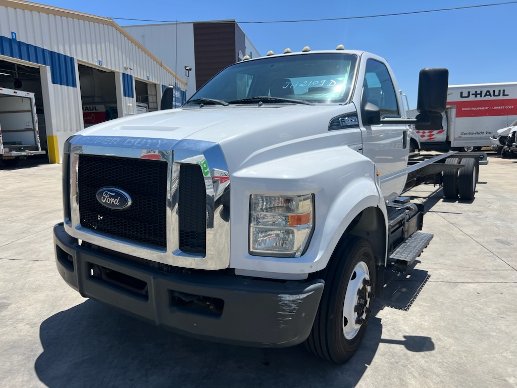 Used 2016 26 ' Cab and Chassis for sale