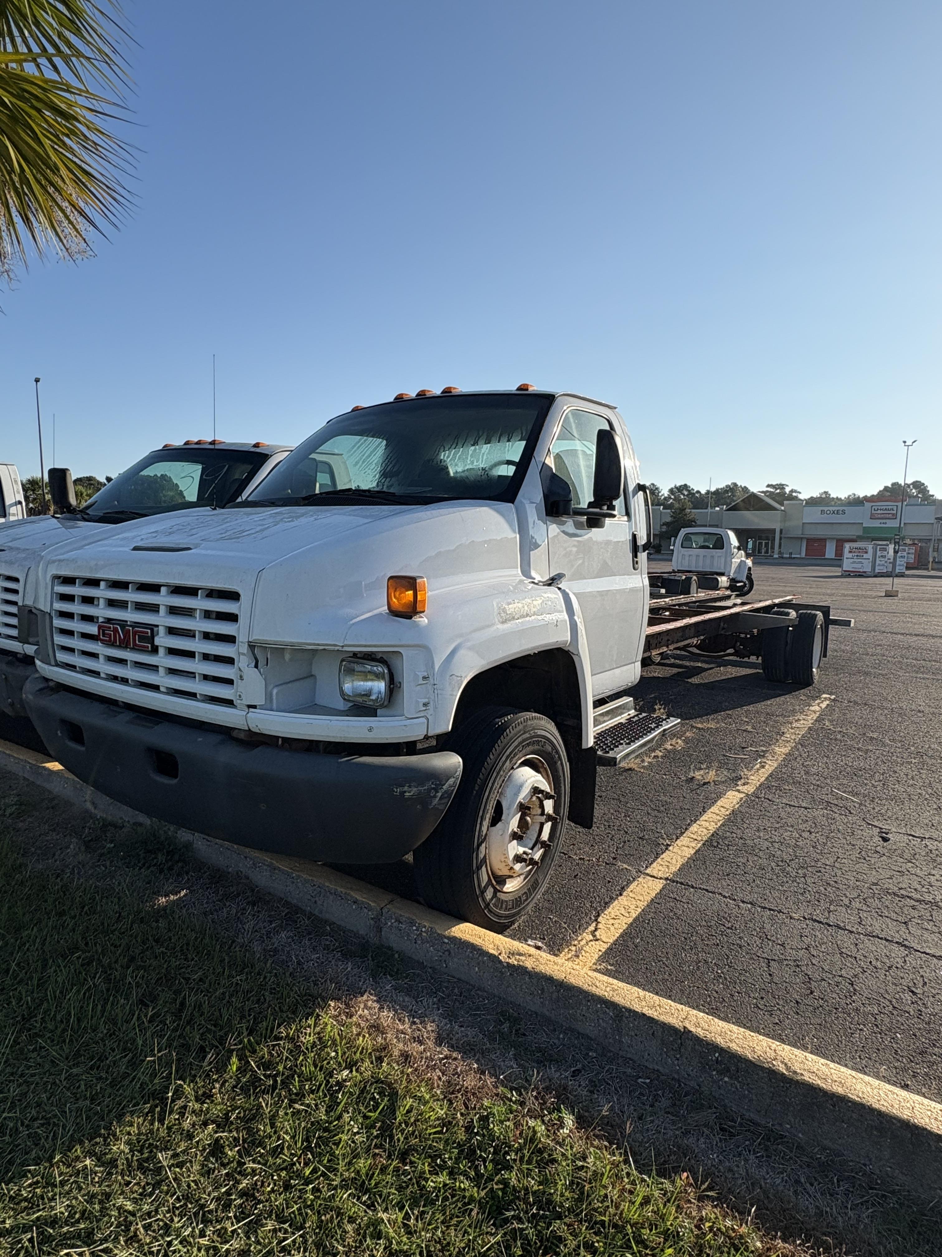 Used 2008 26 ' Cab and Chassis for sale