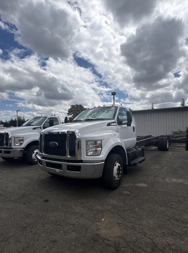 Used 2016 26 ' Cab and Chassis for sale