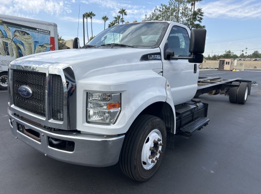 Used 2016 26 ' Cab and Chassis for sale