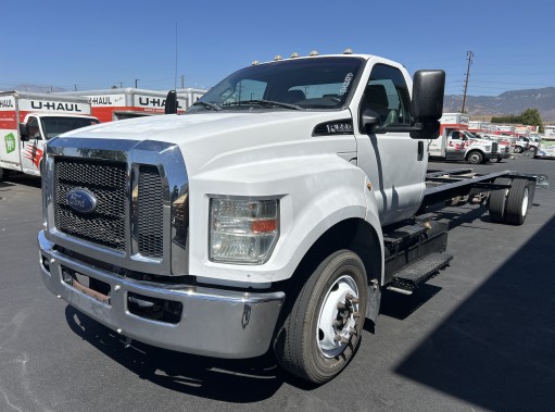 Used 2016 26 ' Cab and Chassis for sale
