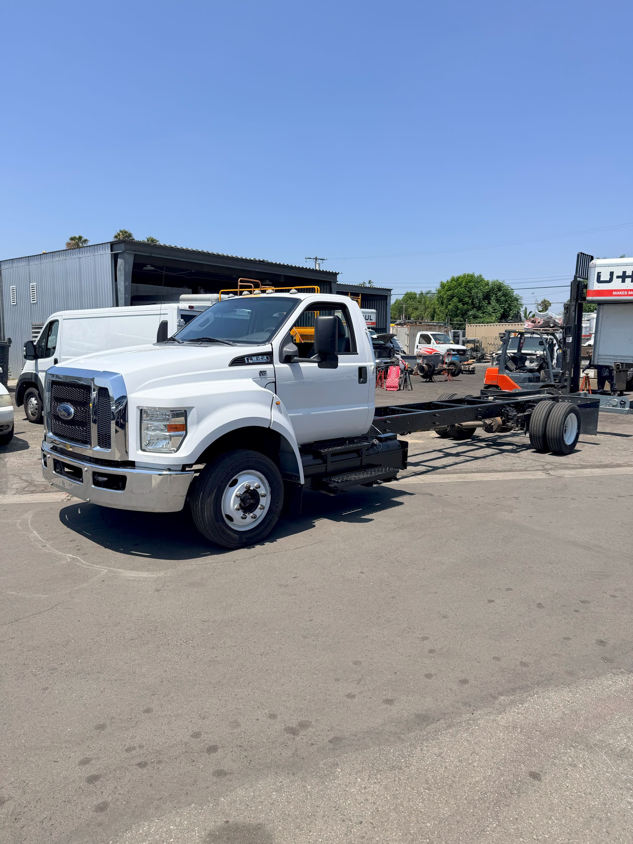 Used 2016 26 ' Cab and Chassis for sale