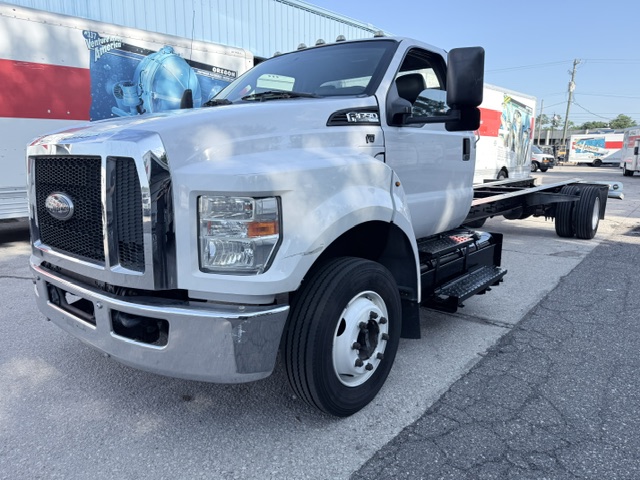 Used 2016 26 ' Cab and Chassis for sale