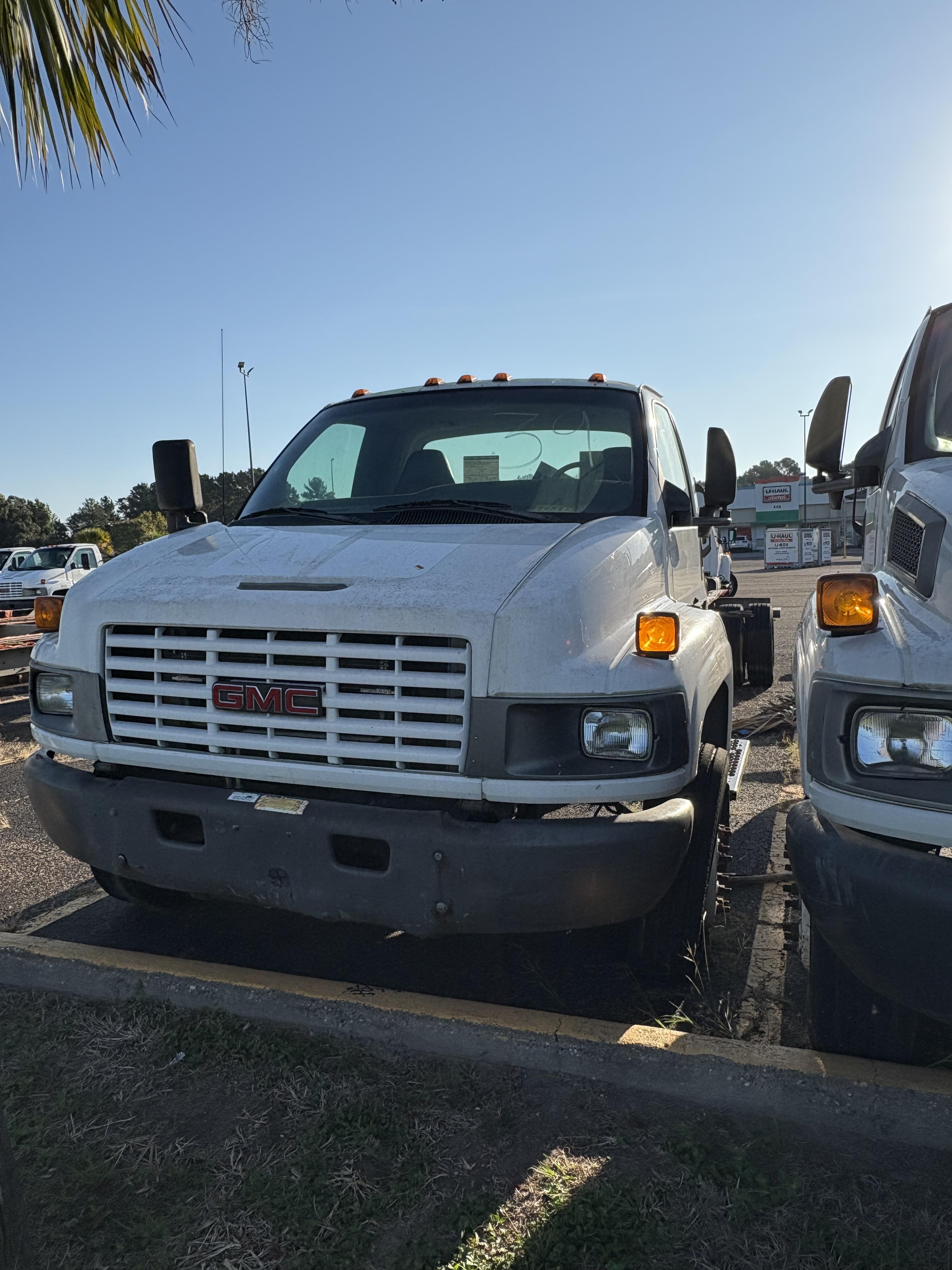 Used 2005 26 ' Cab and Chassis for sale