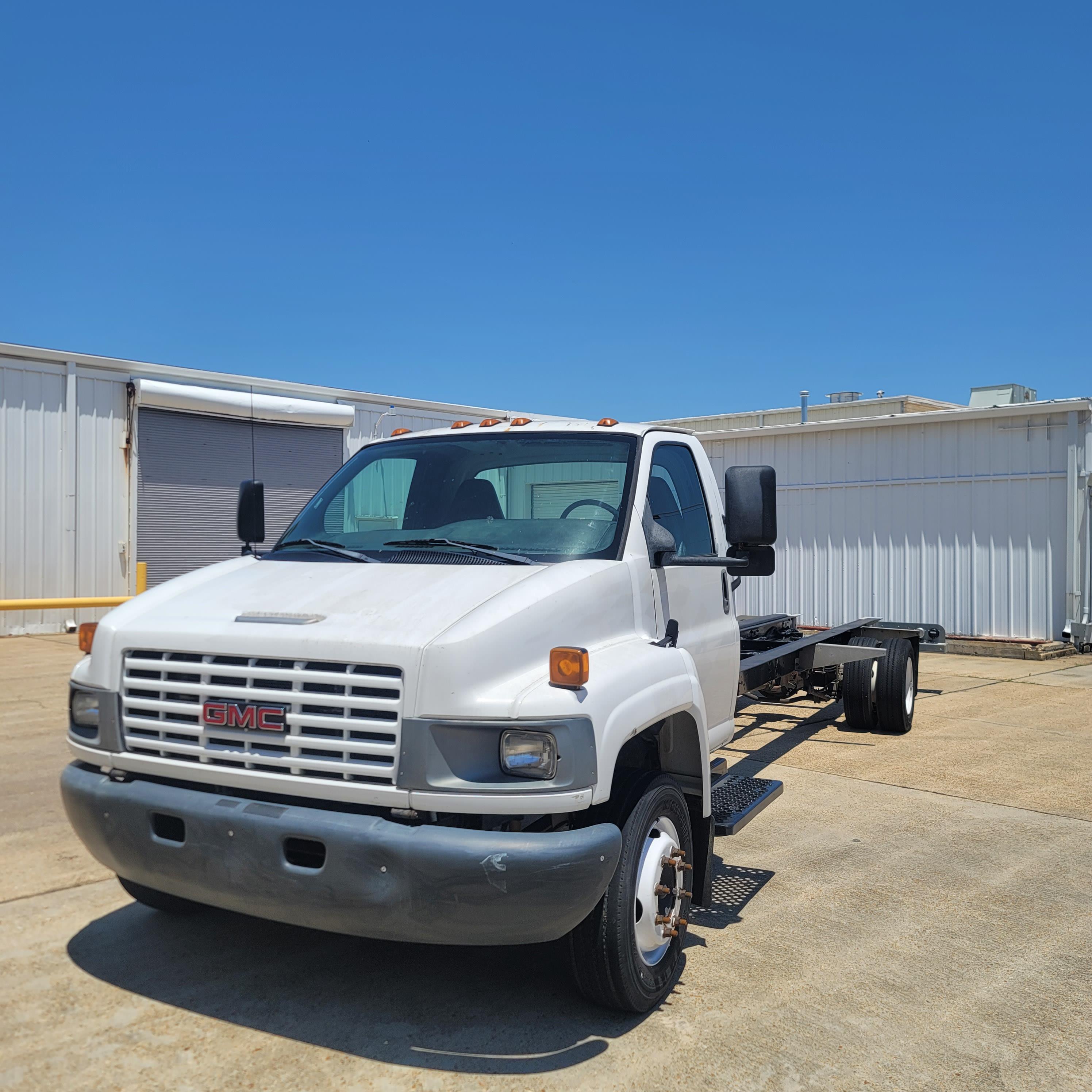 Used 2005 26 ' Cab and Chassis for sale