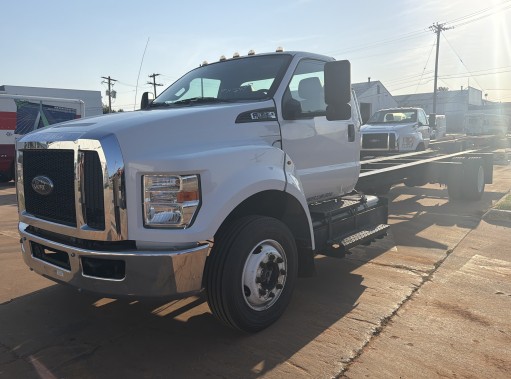Used 2016 26 ' Cab and Chassis for sale