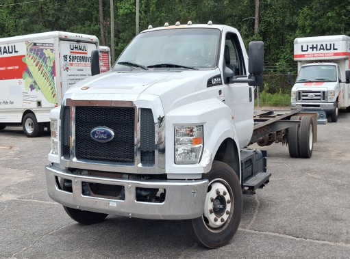Used 2016 26 ' Cab and Chassis for sale
