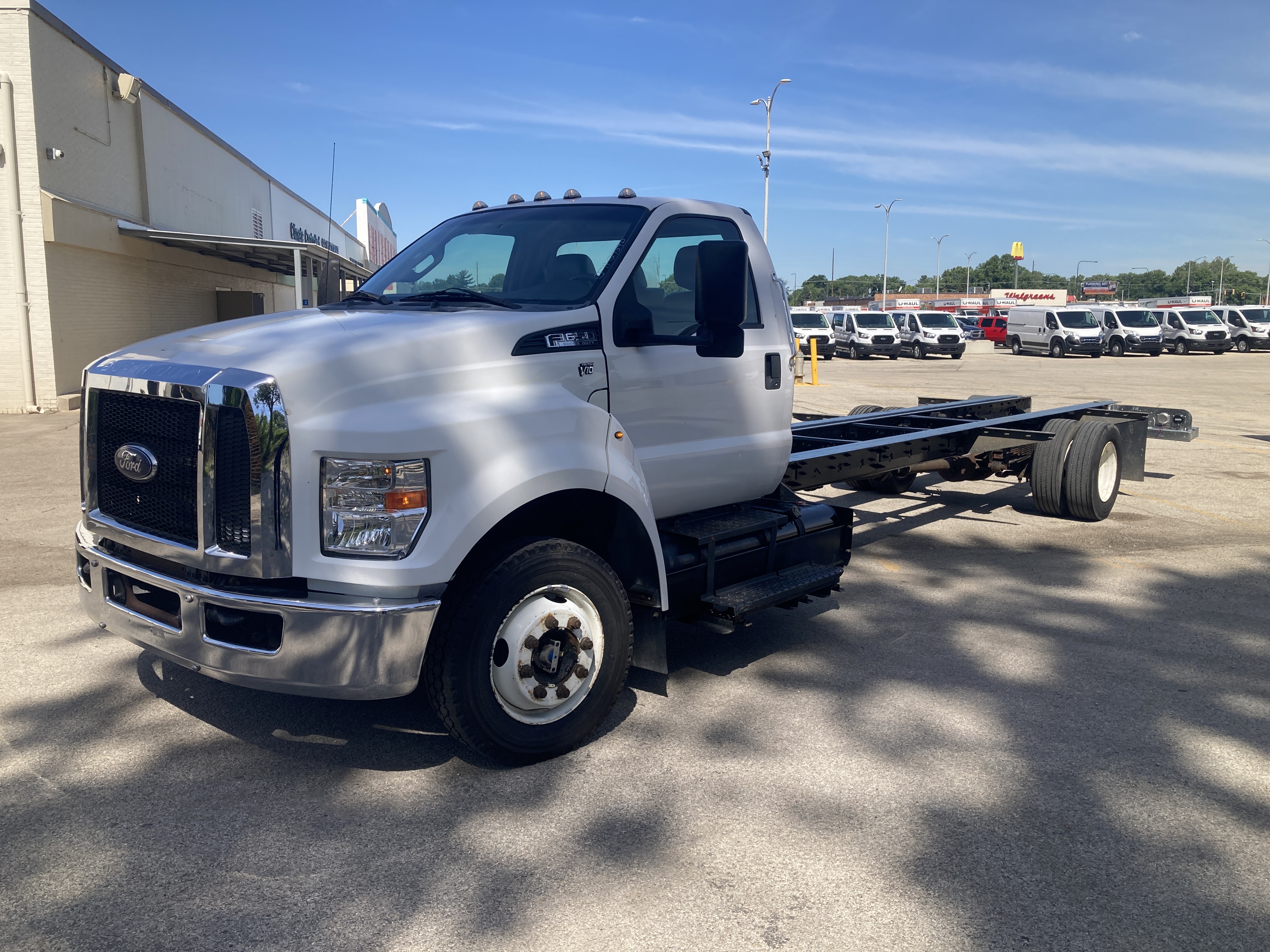 Used 2016 26 ' Cab and Chassis for sale