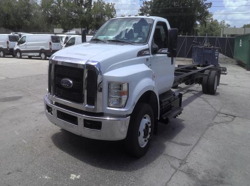 Used 2016 26 ' Cab and Chassis for sale