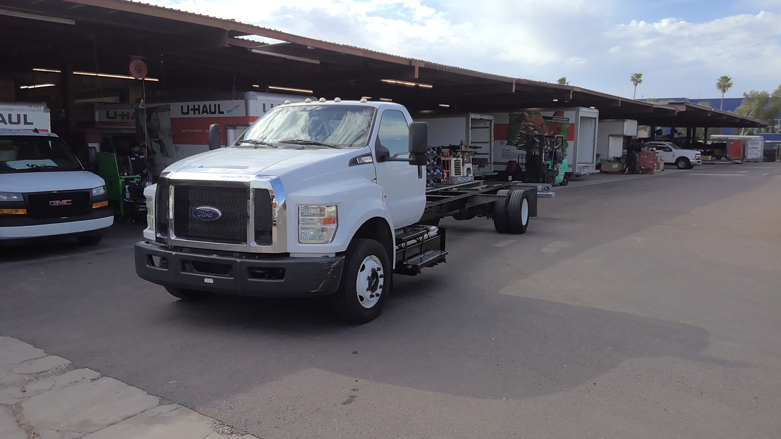 Used 2016 26 ' Cab and Chassis for sale