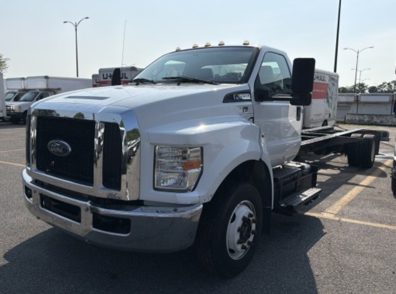 Used 2016 26 ' Cab and Chassis for sale