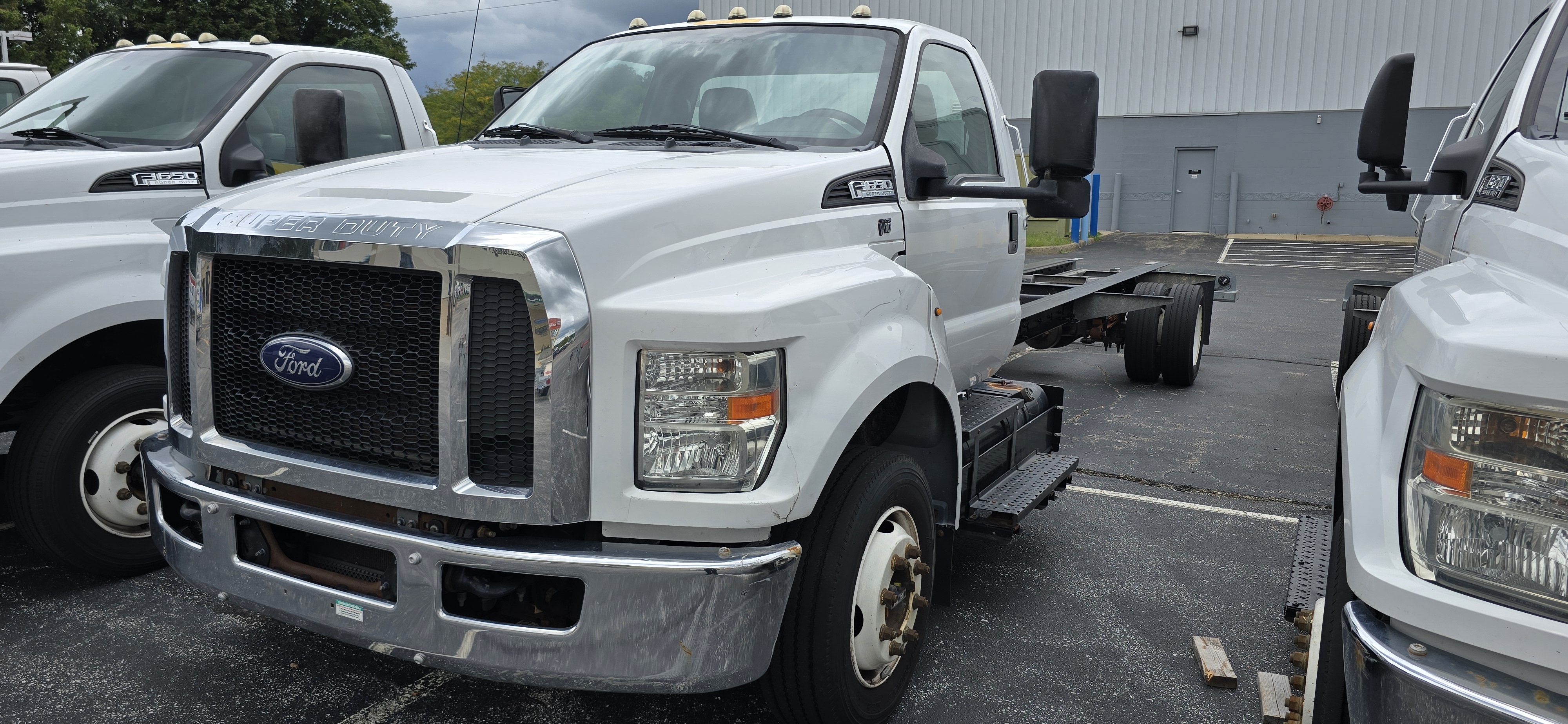 Used 2016 26 ' Cab and Chassis for sale