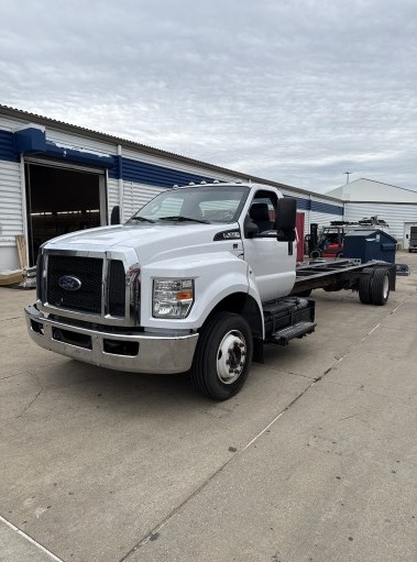 Used 2016 26 ' Cab and Chassis for sale