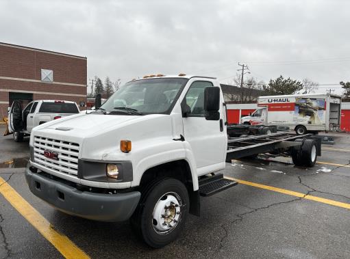 Used 2006 26 ' Cab and Chassis for sale