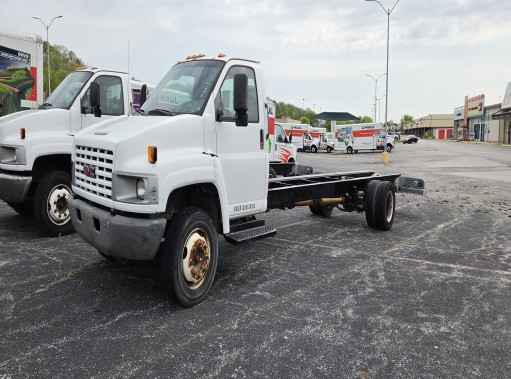 Used 2005 26 ' Cab and Chassis for sale