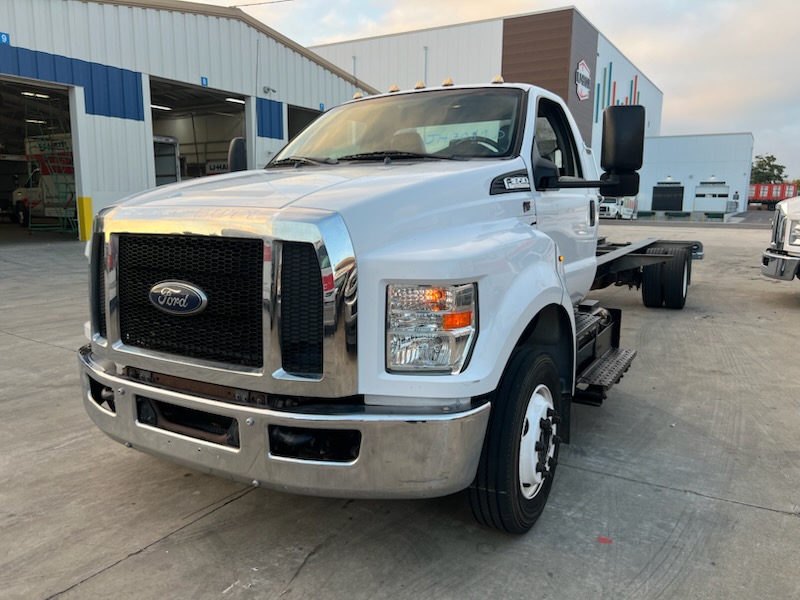 Used 2016 26 ' Cab and Chassis for sale