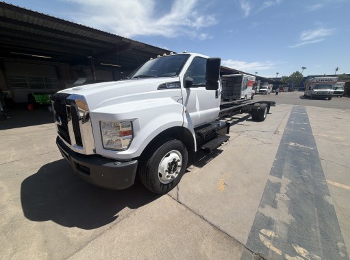 Used 2016 26 ' Cab and Chassis for sale
