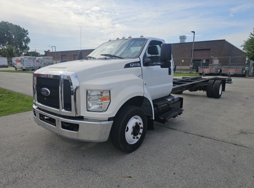 Used 2016 26 ' Cab and Chassis for sale