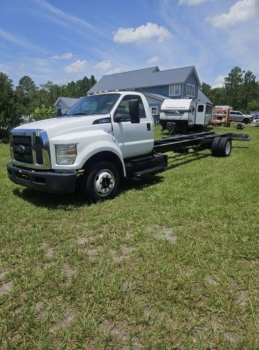 Used 2016 26 ' Cab and Chassis for sale