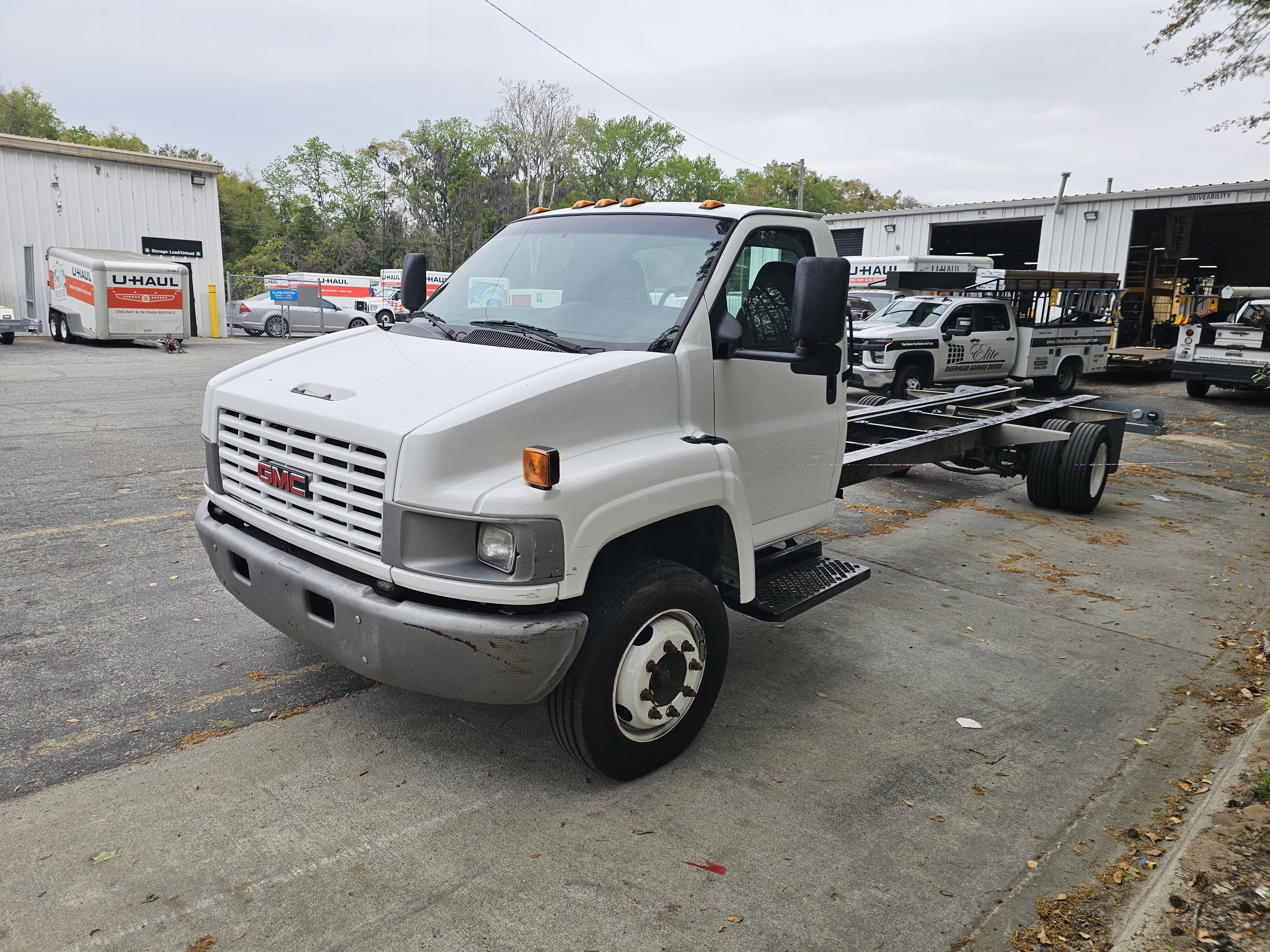 Used 2006 26 ' Cab and Chassis for sale