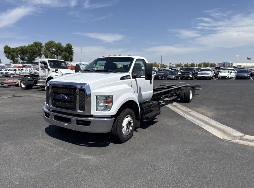 Used 2016 26 ' Cab and Chassis for sale