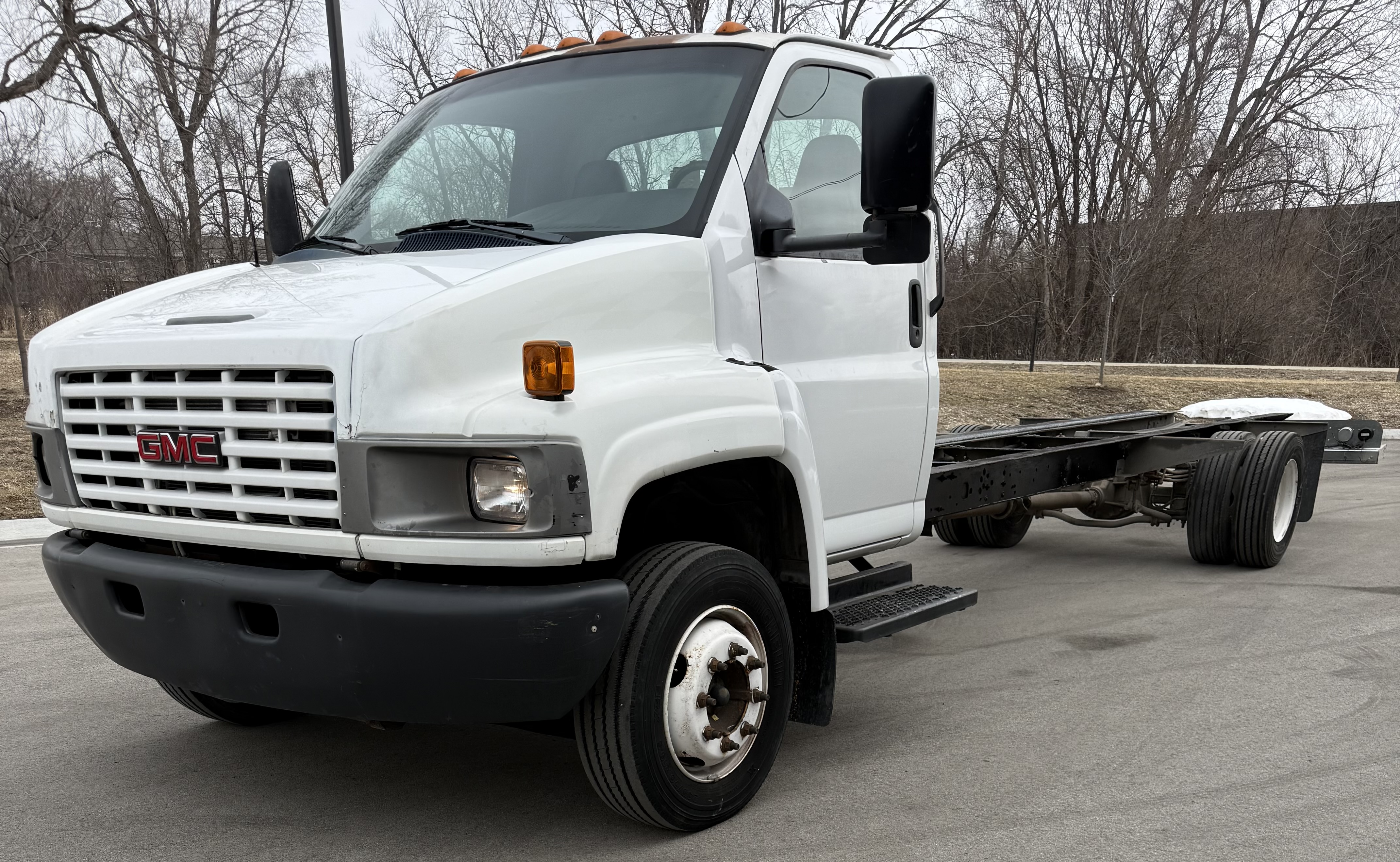 Used 2006 26 ' Cab and Chassis for sale