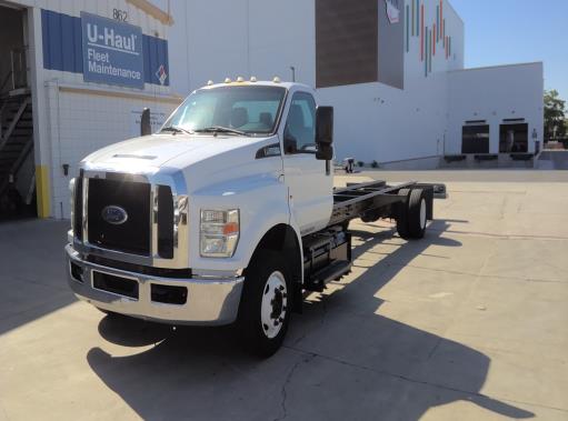 Used 2016 26 ' Cab and Chassis for sale