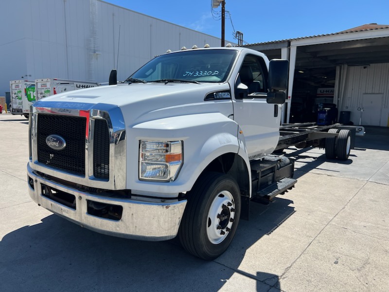 Used 2016 26 ' Cab and Chassis for sale